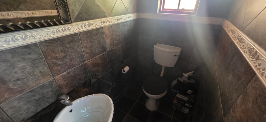 5 Bedroom Property for Sale in Wilkoppies North West